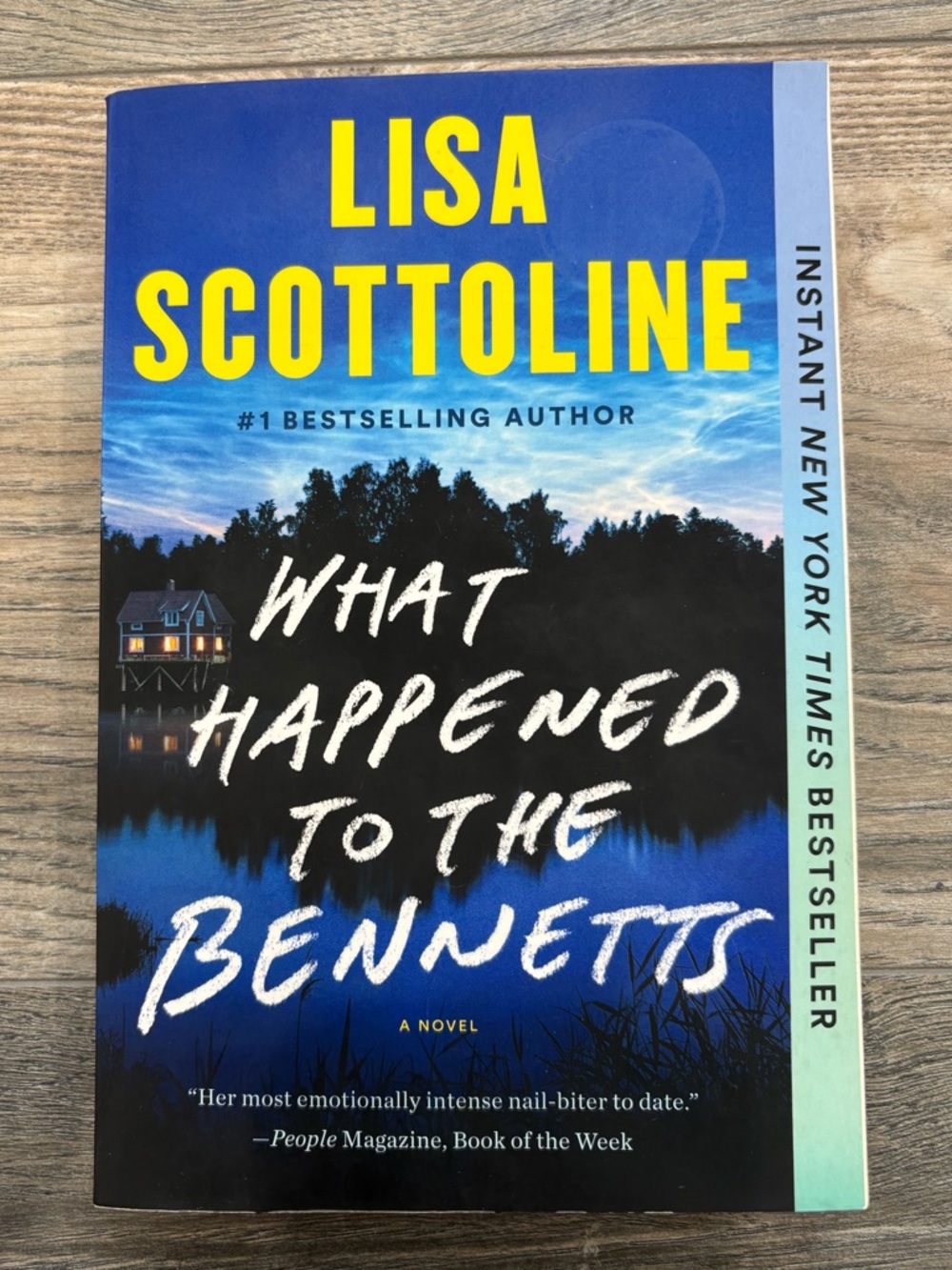 Lisa Scottoline — What Happened to the Bennetts (Blue Cover)